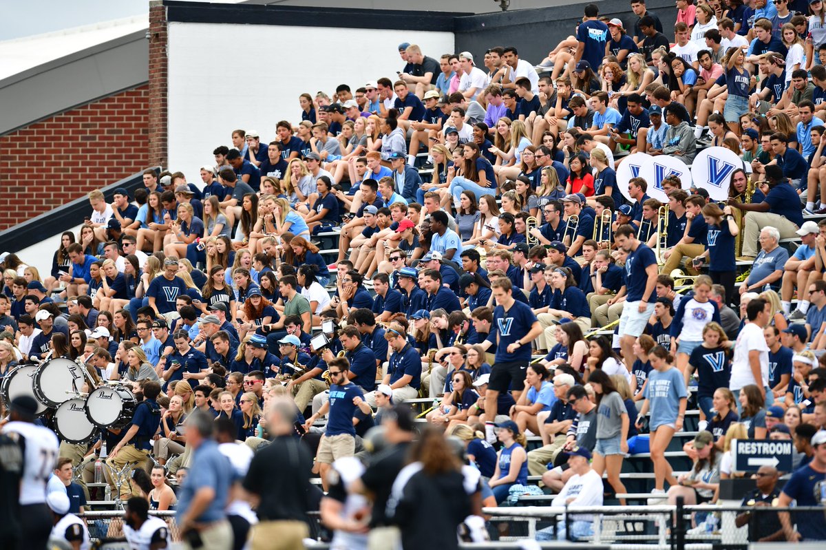 NovaFootball's tweet photo. S/O to the best students out there, #NovaNation! 👏
#TapTheRock
#GoNova https://t.co/zmxkVHOLUK