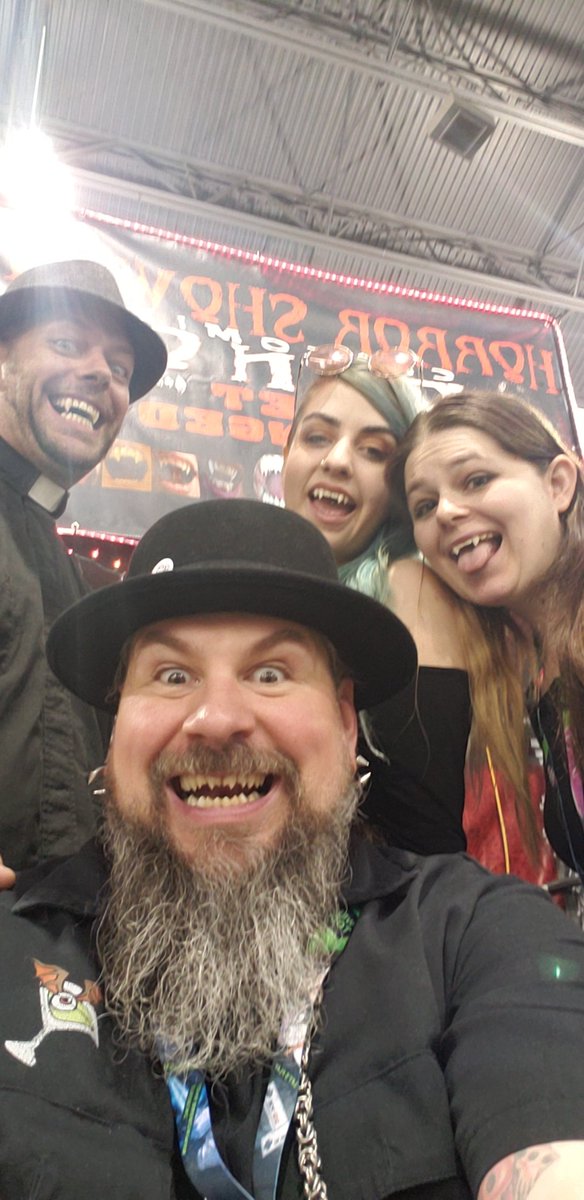 HorrorShowJack's tweet photo. Last day Come Get Fanged at Keystone Comic con #keystone #keystonecomiccon2018 #philly #halloween #trueblood #horror #fangs #vampires #thisweekend #comiccon #fangs #popculture #fun #conlife https://t.co/Vb7gorRMnM