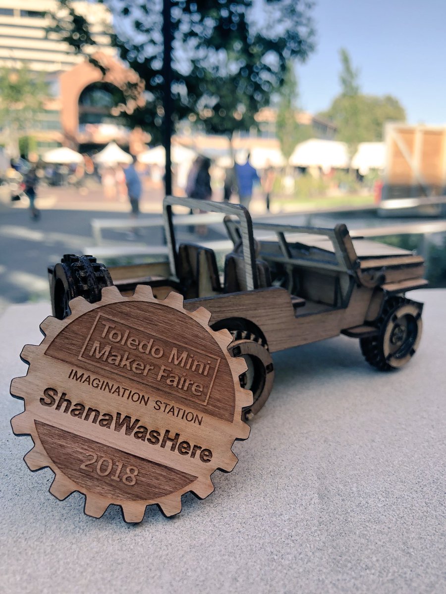 Shana_Was_Here's tweet photo. The Toledo Mini Maker Faire was so much fun! Thanks @ToledoMiniMaker @ISTscience @ArtsCommission for a great afternoon! #ToledoMiniMaker #ShanaWasHere https://t.co/RdZMoHQdr9