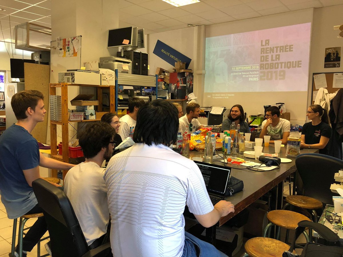 RobotiqueECAM's tweet photo. Hier, @ClubElek nous a invité à découvrir le règlement 2019 de la @CoupeRobotique .
Nous avons ainsi pu rencontrer certaines équipes de la région telle que @projet_tech et @_Robotronik_ 
Au programme : bonne ambiance, convivialité et échange d'idées et autour d'un repas. https://t.co/HWqHmIDXhB