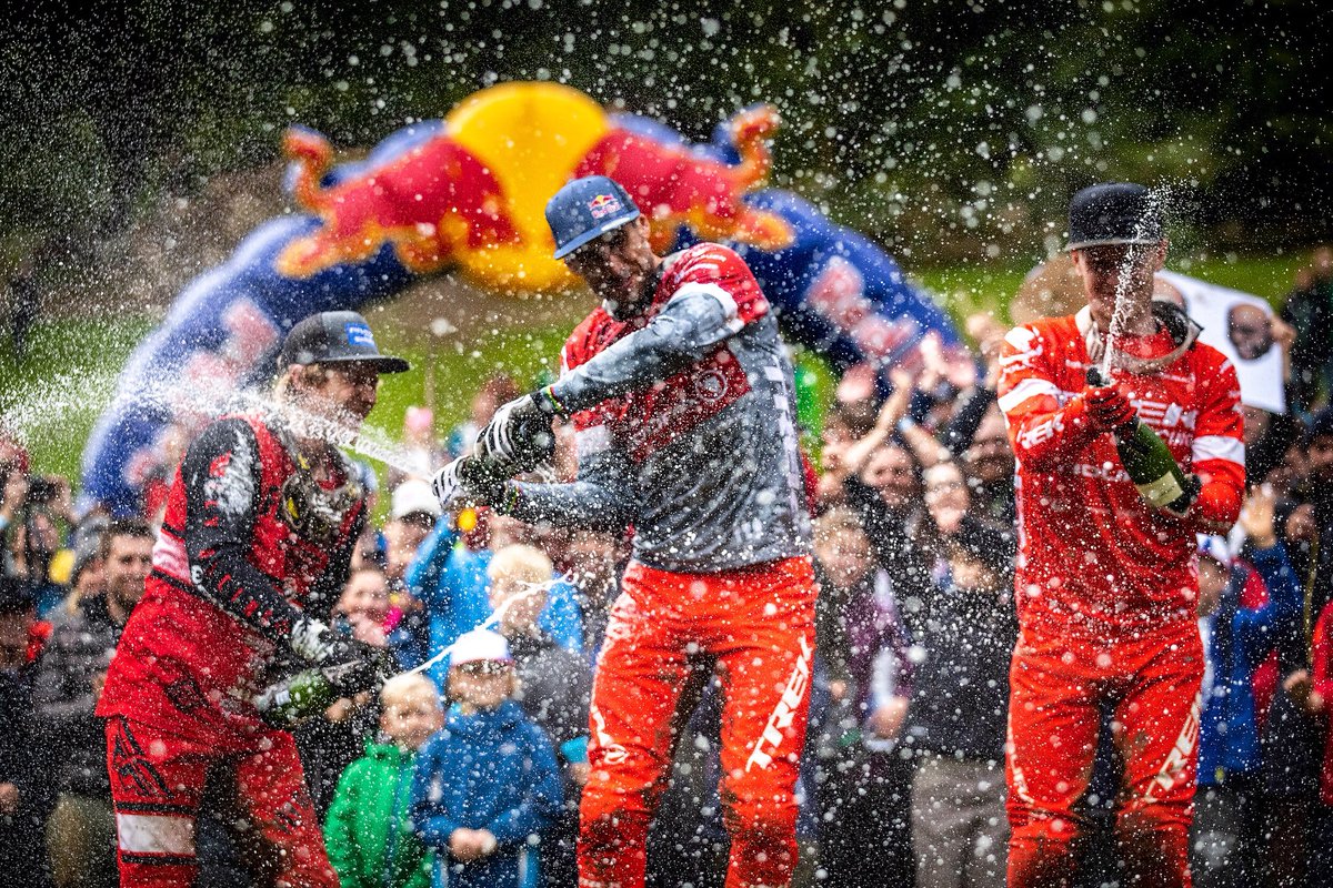gee_atherton's tweet photo. So stoked to take the win at Redbull Hardline this weekend!! What a wild race!! https://t.co/E7fNdH7PPe