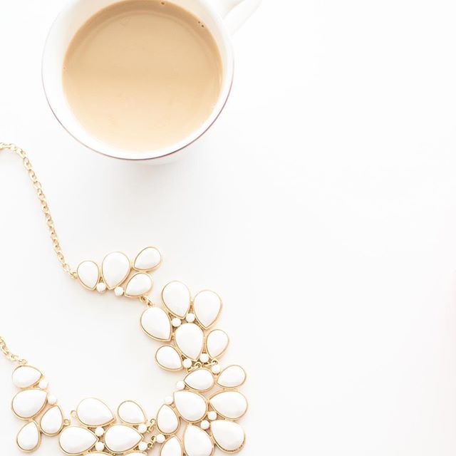 glammedevents's tweet photo. I am a firm believer that a good cup of coffee and a cute outfit can lift up a bad mood, a inspire the un-motivated and make you feel like a glam mom, even if your going grocery shopping. 
#momglam #mommyblogger #fashionmom #momfashion #momdrinkscoffee #coffeeneeded #atxlatina #a https://t.co/ikr3uFQbUR