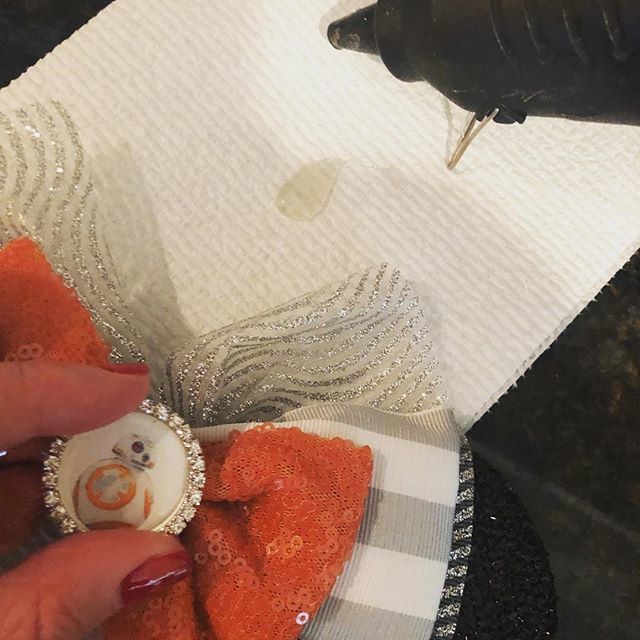 glistenrun's tweet photo. Mending broken ears.... I may be going to Mickey’s Not So Scary Halloween Party next week! #mnsshpcostume #fangirl .
.
.
.
#starwars #Starwarsfan #halloweenparty #disney #magickingdom #blogger #travel #disneyfan #picoftheday #bb8 #maytheforcebewithyou https://t.co/OyQYdx7cu5 https://t.co/ZGQpIpNFS6