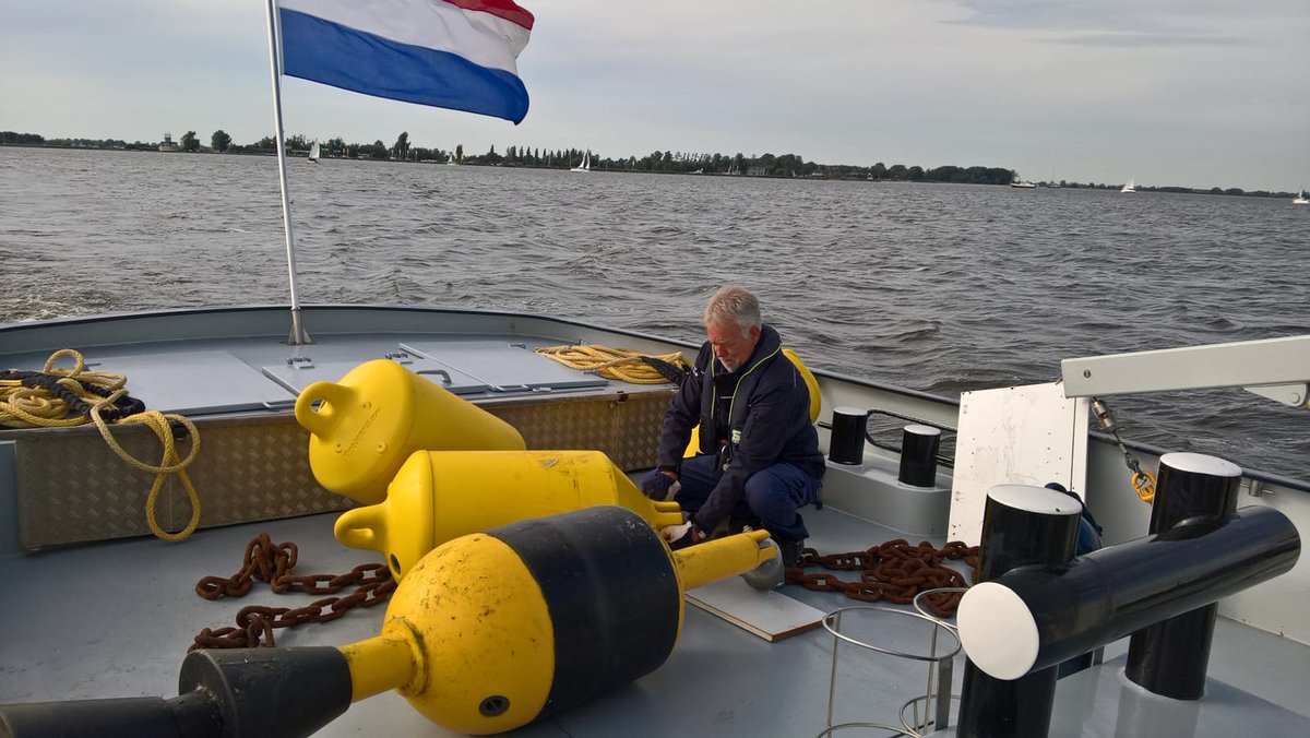 PW2: ivm gezonken kajuitboot op de Goingarijpster poelen zijn door ons 4 tonnen gelegd 1 cardinale zuidton en drie geel.