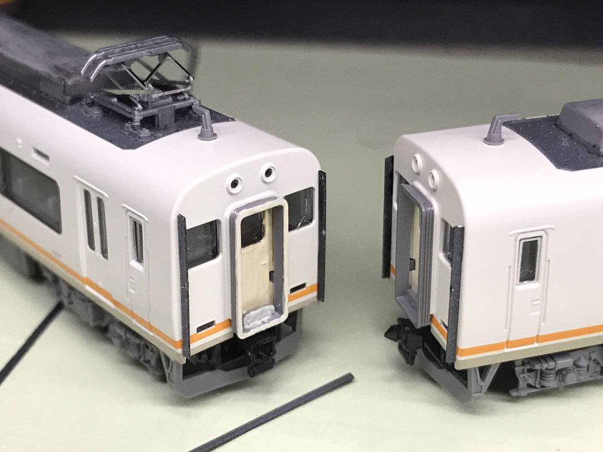 みかんﾊｲﾎﾞ ﾙ 模型垢 ついでに 転落防止幌も追加 先頭に出る為 見逃せないパーツ 即席プラ板にて製成 幌取付同士の連結でのカーブ通過は半径緩くない厳しそう 尚 連結相手は切妻ではなくある程度傾斜がある車両なので 問題はなさそう 早く200