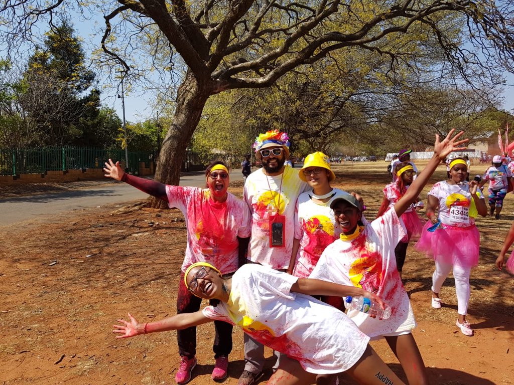 Inzpire22's tweet image. #TheColorrunSa  super day out on the most colorful 5k run in sa with family , pinkbeared  and yellow-beard looking rad too !