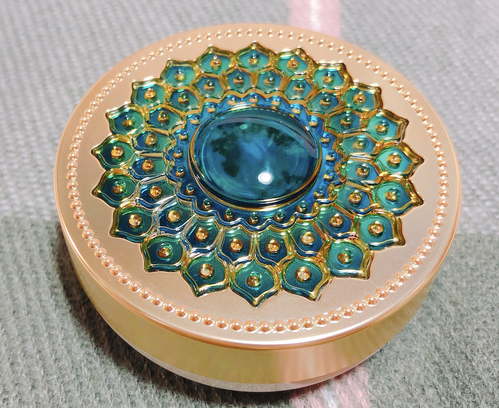 こーさき アミーゴ Anna Sui ブライトニングフェイスパウダーミニケース シン様じゃん って思ったので買いました シンジャのビッグウェーブが俺の財布を緩くする 本当はブライトニングパウダーを入れるのですが そのお粉があんまり だった こーさき アミーゴ Anna Sui ブライトニングフェイスパウダーミニケース シン様じゃん って思ったので買いました シンジャのビッグウェーブが俺の財布を緩くする 本当はブライトニングパウダーを入れるのですが そのお粉があんまり だった