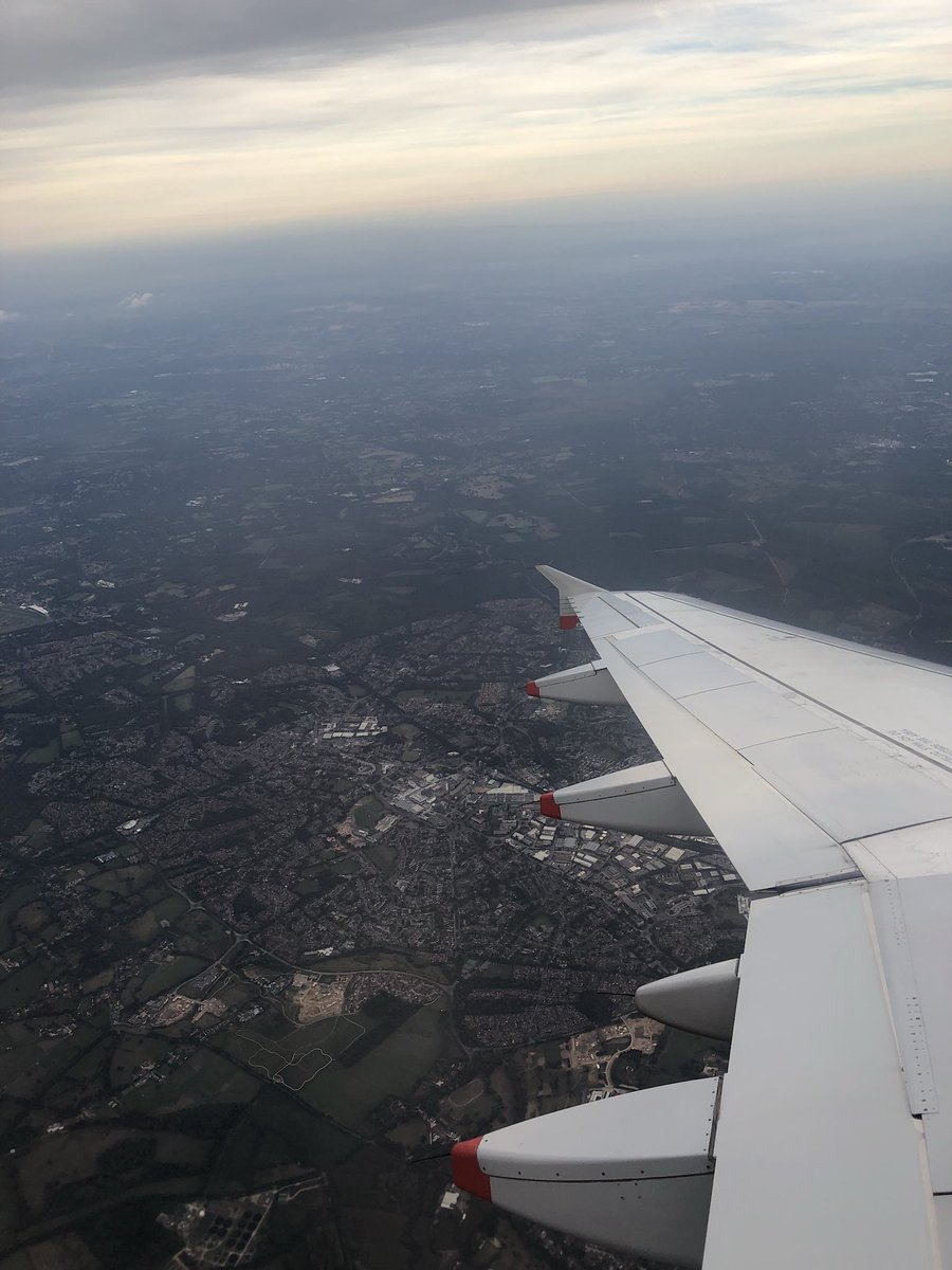 elliecperry's tweet image. Yesterday I did the @British_Airways @FlyInConfidence course, and I’m so happy I did! If you’re a nervous flyer (or an anxiety-ridden, tearful flyer like I was) then I would highly recommend it! I am actually excited for my next flight (to Jersey) in a couple of weeks ✈️🤘🏼