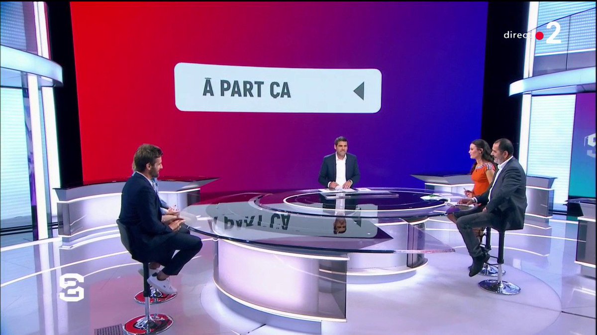 stade2's tweet photo. C'est l'heure du #APartCa , l'actualité sportive de la semaine racontée à la sauce @philippelafon #Stade2 https://t.co/xZ8MnxcqOZ