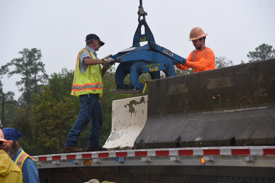 SCDOTPress's tweet image. Crews working to construct a flood barrier on U.S 378 over the Lynches River in Florence County. Please use caution in all work zones. Let 'em work. Let 'em live.