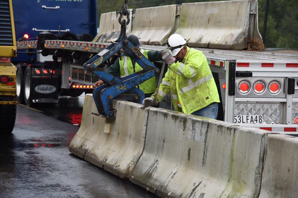 SCDOTPress's tweet image. Crews working to construct a flood barrier on U.S 378 over the Lynches River in Florence County. Please use caution in all work zones. Let 'em work. Let 'em live.
