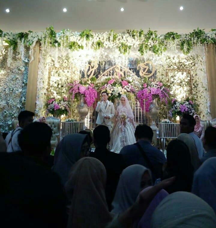 Alhamdullilah dapet kesempatan untuk menghadiri acara pernikahannya teteh <a href="/AnisaRahma_Adi/">Anisa Rahma Adi</a> dan kang <a href="/ananditodwis/">ANANDITO</a> 

Sekali lagi, selamat menempuh hidup baru kalian, semoga pernikahannya selalu diberkahi oleh Allah SWT aamiin.. #PernikahanImpianAnisaDito