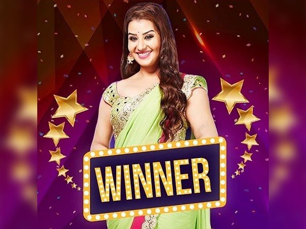 @Shamp95216699 5 mins to go & the our queen #ShilpaShine will be  on BB stage again