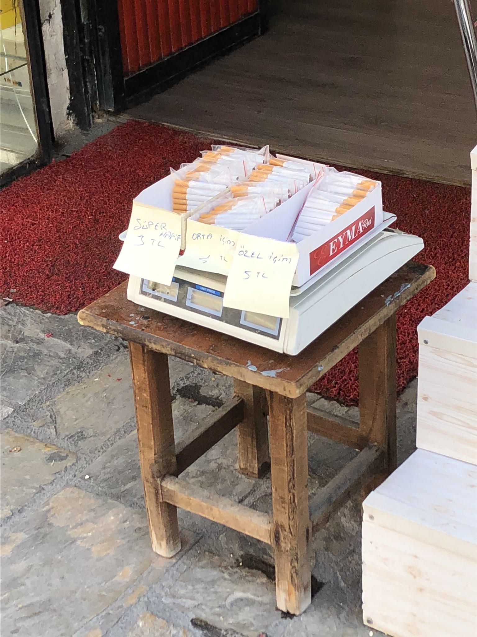早稲田大学煙草研究会 トルコ タバコがバラで売ってたり 街のその辺にシーシャボトル売ってる店がちらほらあったりして面白いです 今のところ このtekel 00という銘柄が一番美味しいですね 細くて吸いやすくなったホープといった 早稲田大学煙草研究会 トルコ タバコがバラで売ってたり 街のその辺にシーシャボトル売ってる店がちらほらあったりして面白いです 今のところ このtekel 00という銘柄が一番美味しいですね 細くて吸いやすくなったホープといった