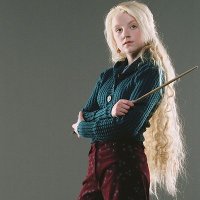 zornitsaxx's tweet photo. อีกหนึ่งตัวละครในแฮร์รี่ พอตเตอร์ที่ชอบ Luna Lovegood ความหมายชื่อ Luna แปลว่าเทพีแห่งดวงจันทร์ ไม่แน่ใจว่าที่เจเคเลือกชื่อลูน่าเพราะอะไร ถ้าหากดูจากครต.ของตัวละครที่ดูออกจะแปลก ๆ ไปซักหน่อย ก็ชวนให้นึกถึงคำว่า Lunatic ที่แปลกว่าคนวิกลจริตเนื่องมาจากอิทธิพลของดวงจันทร์ https://t.co/q3bPpboMbq