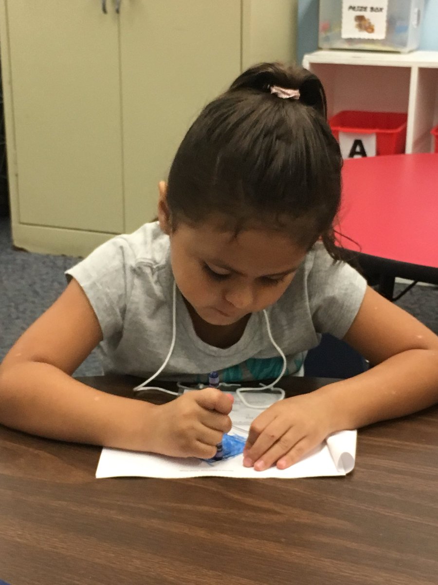 Mrs_Yapkowitz's tweet photo. Our kindergarten ENL students began the school year with a “welcome back to school” book and a classroom scavenger hunt to find various school items. @ChristinamaeRi1 @WOSnews #kindergartenENL #backtoschool https://t.co/9Ol0BfBbmk