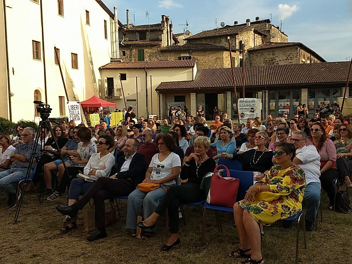 fiera_LSC's tweet photo. "io ho scelto di non essere come loro: e questo lo può fare ognuno di noi" @FedeAngeli A mano disarmata @BaldiniCastoldi #Civuolecoraggio #lsc18 https://t.co/hzNlznWzfv