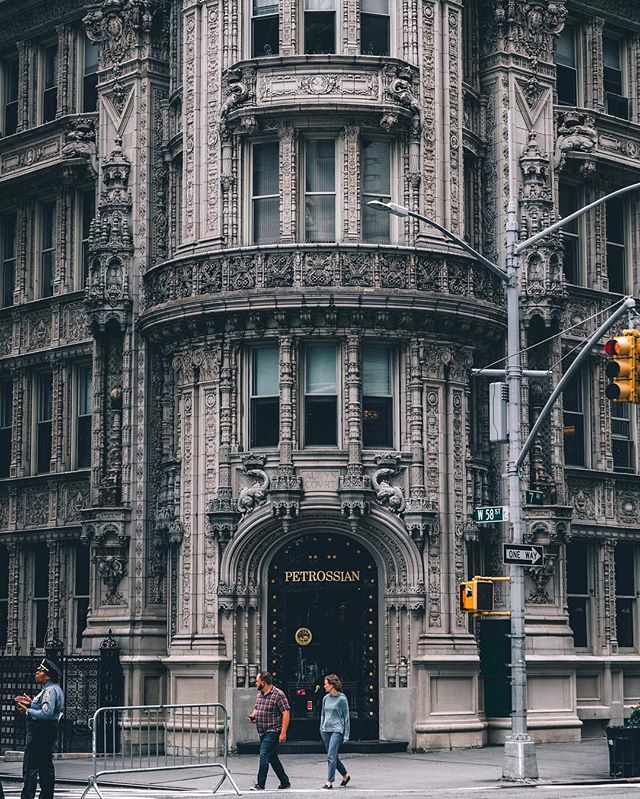 mattbweitz's tweet photo. It’s all in the details.
.
.
.
#exploretocreate #theCoolMagazine #agameoftones #artofvisuals #urbanandstreet #Createcommune #mobilemag #complexphotos #way2ill #thecreatorclass  #streetdreamsmag #agameoftones #HeaterCentral #watchthisinstagood #moodygrams #sky_high_architecture #h https://t.co/F4RzInRPSG