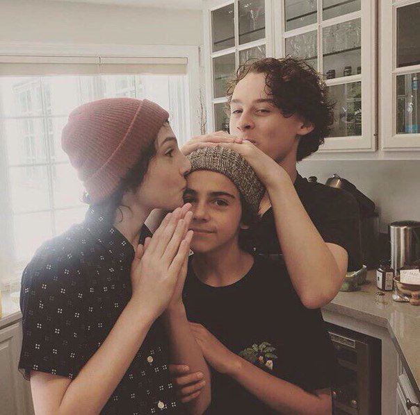 Джек грейзер и финн вулфард 2020. Джек грейзер и финн. Джек грейзер и финн вулфорд. Джек грейзер и финн вулфард 2020. Финн и джек.