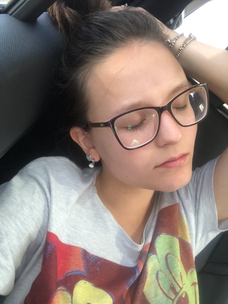 larimanoela's tweet photo. Meu mood esse domingo todo #mpn #LarissaManoela #larissamanoelaig #Falaseriomae https://t.co/impCU2kHcS