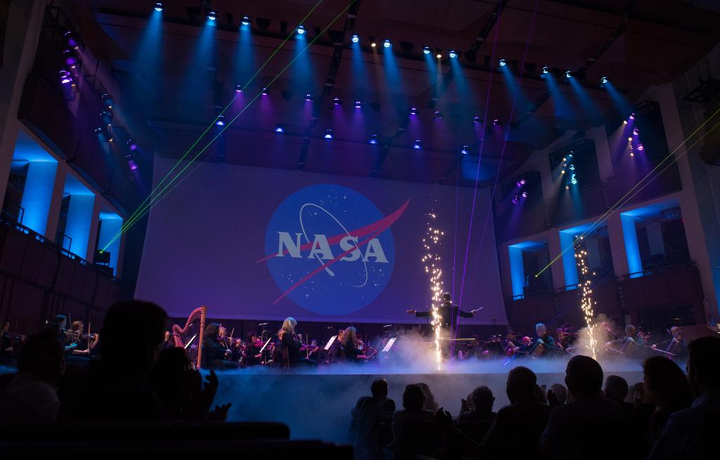 NASA's tweet image. From coast-to-coast, we're commemorating the #NASA60th anniversary, which arrives on October 1. Find an event near you and join in the celebration: go.nasa.gov/2QtDO0N

Or join us online on October 1 for a virtual celebration of six decades of discovery and opportunity.