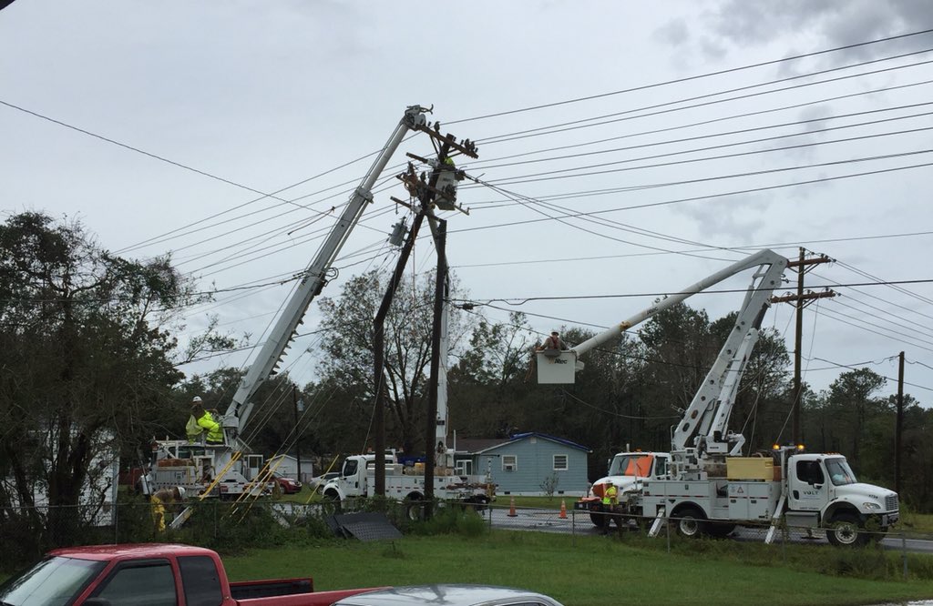 crystalroams's tweet photo. So #thankful for these #linemen!
You guys are #amazing
#Hurricaneflorence #hurricane #florence #hurricaneflorence2018 #power #youguysrock #staysafe https://t.co/StJGq77gqs