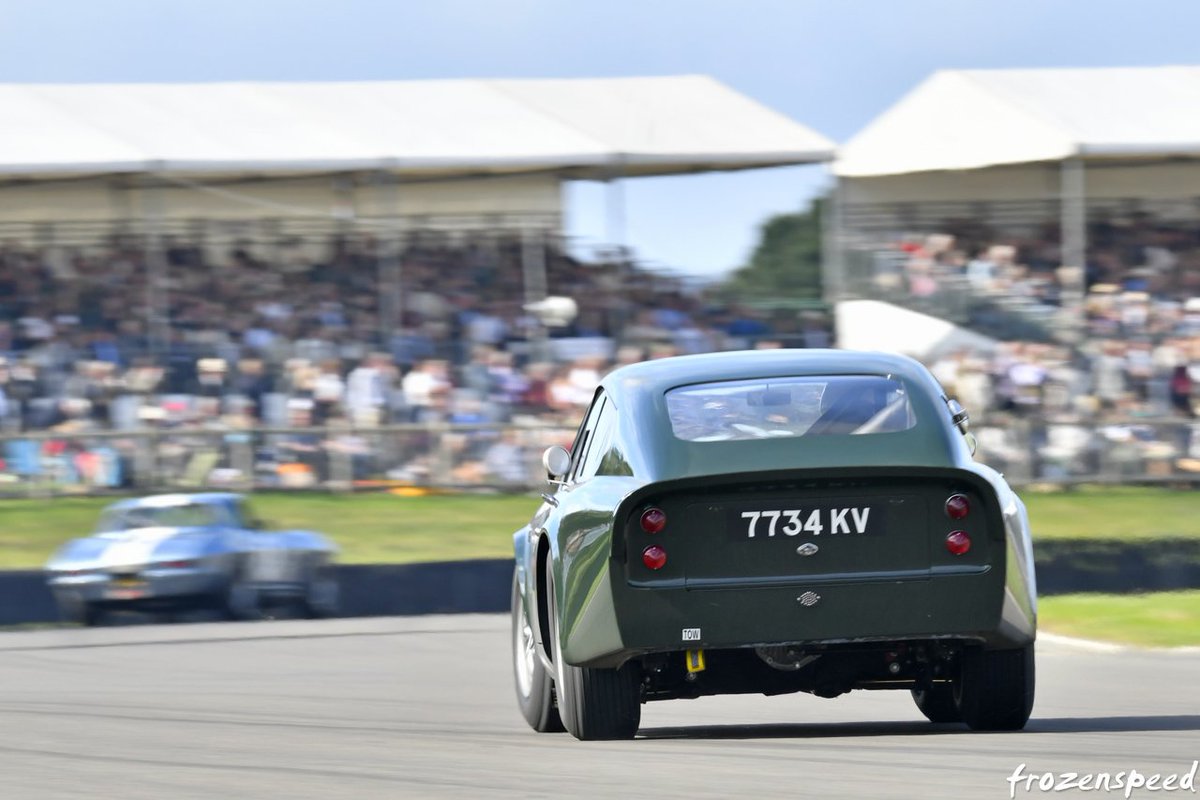 Frozenspeed's tweet photo. Sunbeam Tiger sliding into view. #GoodwoodRevival #RACTT https://t.co/fuQLZNbxr9