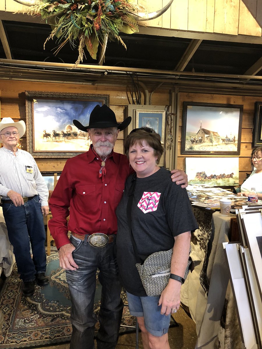 KellyKlober's tweet photo. Meet a star from my favorite show Gunsmoke - Newly- Buck Taylor! @SilverDollarCity#gunsmokefan https://t.co/Fwas6uOoDx