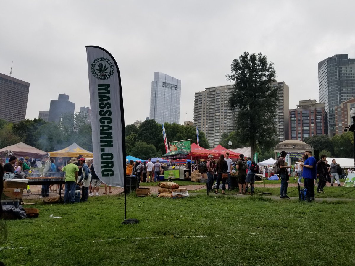 molodoko_1's tweet photo. #BostonFreedomRally2018 #operationovermed #smellthefreedom #BostonTeaParty2018 https://t.co/A0zVUwY6gx