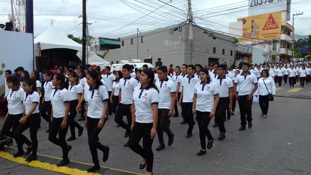 gracoramirez's tweet photo. Gracias a nuestras Fuerzas Armadas, a la Policía Morelos, a la Cruz Roja y planteles educativos por su participación en el Desfile Cívico Militar. #Morelos https://t.co/PeHmeAALAs