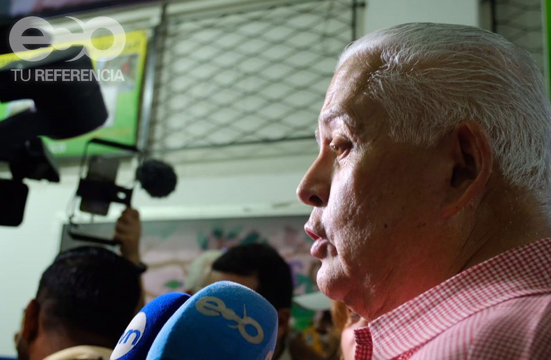 ecotvpanama's tweet photo. #Voto19 Momentos de la votación @PerezBalladares aspirante a la candidatura presidencial en el Colegio Jose Antonio Remón Cantera en la Ciudad de Panamá. https://t.co/MlRfRwZAYm