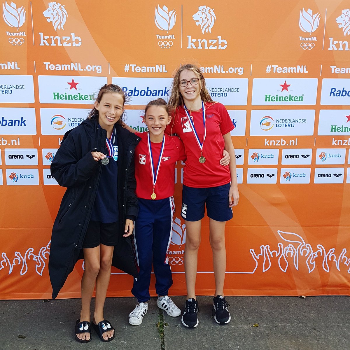 Trots op deze meiden! 
Op het eindklassement schoolslag open water haalde Anne Roos BRONS en Fieke mocht het GOUD in ontvangst nemen!