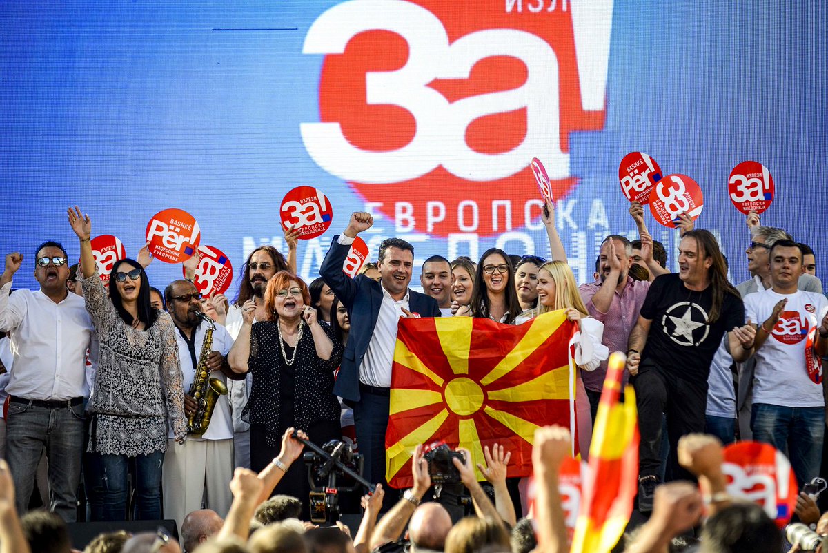 VladaMK's tweet photo. Премиерот @Zoran_Zaev : На 30 септември ставете ја вашата најубава насмевка и излезете за иднината на европска Македонија! #ИзлезиЗА

➡️ https://t.co/ENIPBvWPDy
🎦 https://t.co/JH2FKTuJAA https://t.co/dFhdRAZ949