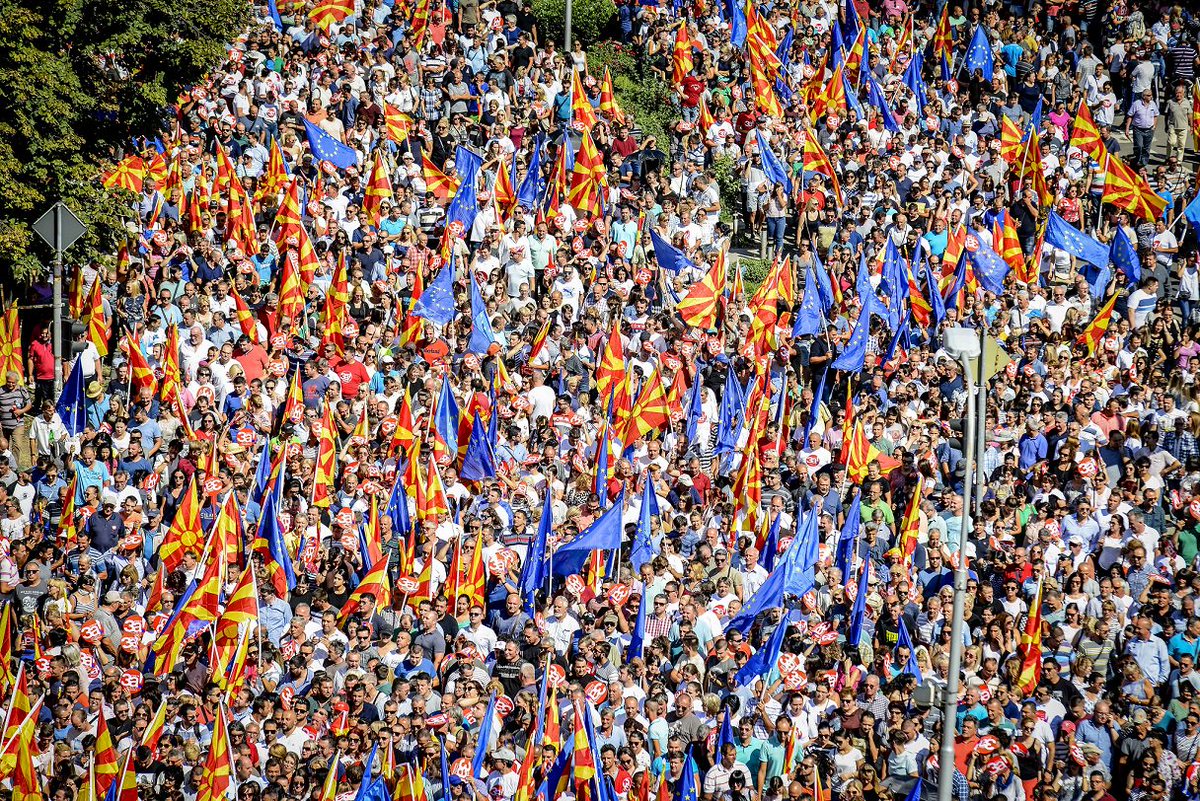VladaMK's tweet photo. Премиерот @Zoran_Zaev : На 30 септември ставете ја вашата најубава насмевка и излезете за иднината на европска Македонија! #ИзлезиЗА

➡️ https://t.co/ENIPBvWPDy
🎦 https://t.co/JH2FKTuJAA https://t.co/dFhdRAZ949