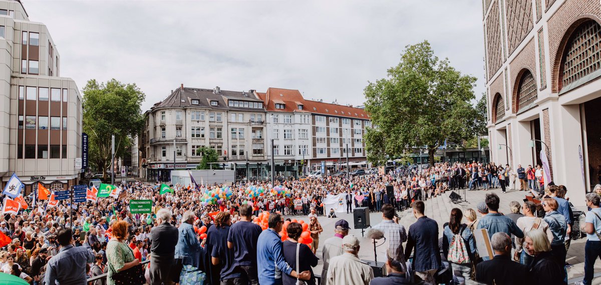 nonazisge's tweet photo. Danke an alle Beteiligten, egal wo ihr heute in Gelsenkirchen die antifaschistische Fahne hochgehalten habt! #ge1609 #fcknzs https://t.co/frDJ0bvLBo
