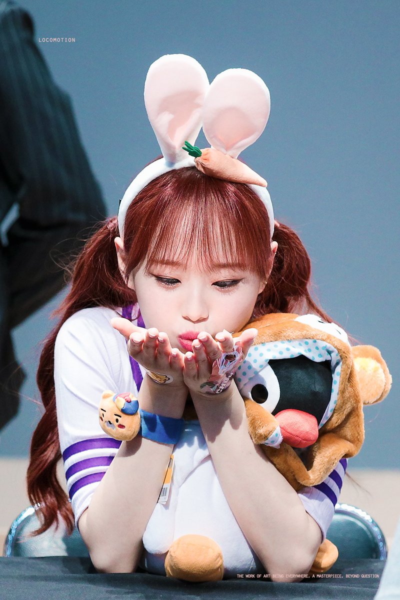locomotion__'s tweet photo. 180916 작고소중한지우😘🌸
#츄 #이달의소녀 #LOONA #chuu #김지우 @loonatheworld https://t.co/RnVaZzBYmS
