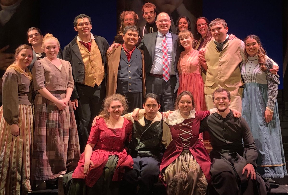 👏 A standing ovation is in order for our Theatre, Dance, and Performance Technology Program! @OnStageBlog named <a href="/FlyerTheatre/">UD Theatre</a> a Top 25 B.A. Theatre Program whose “performers and technicians learn by doing, serving and creating.” 

bit.ly/2QetJET