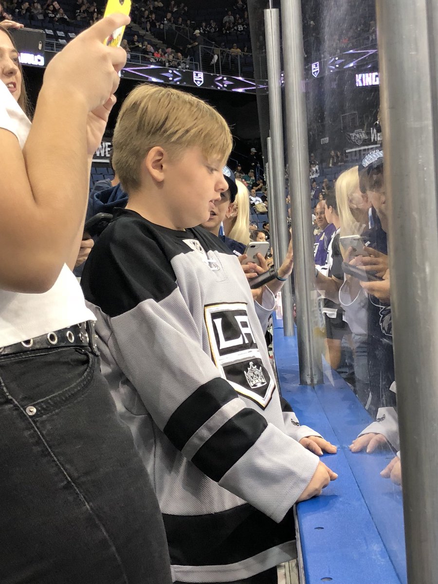 TrasiStarr's tweet image. In his happy place! @LAKings @ontarioreign #drakecantrell #ontheglass