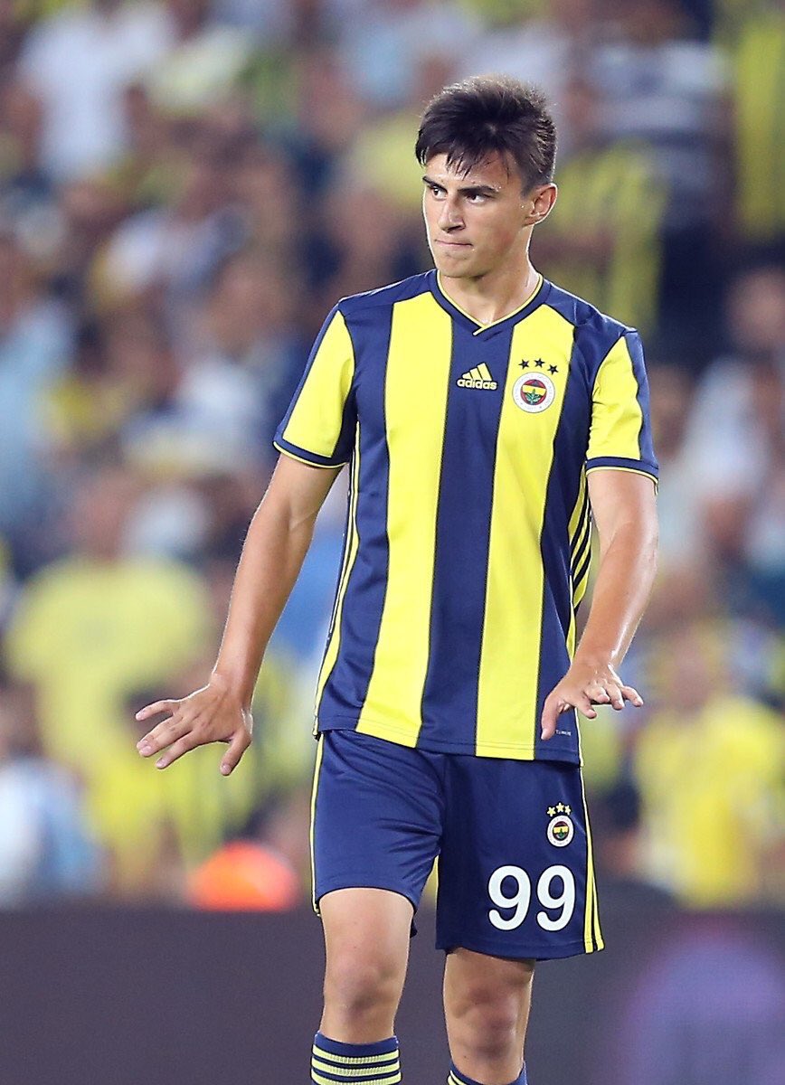 Volkan: Hocam sen ne dedin?
Cocu: Ne dedim Volkan?
Volkan: Yengeye Elif dedin Hocam.
Kurtlar Vadisi.