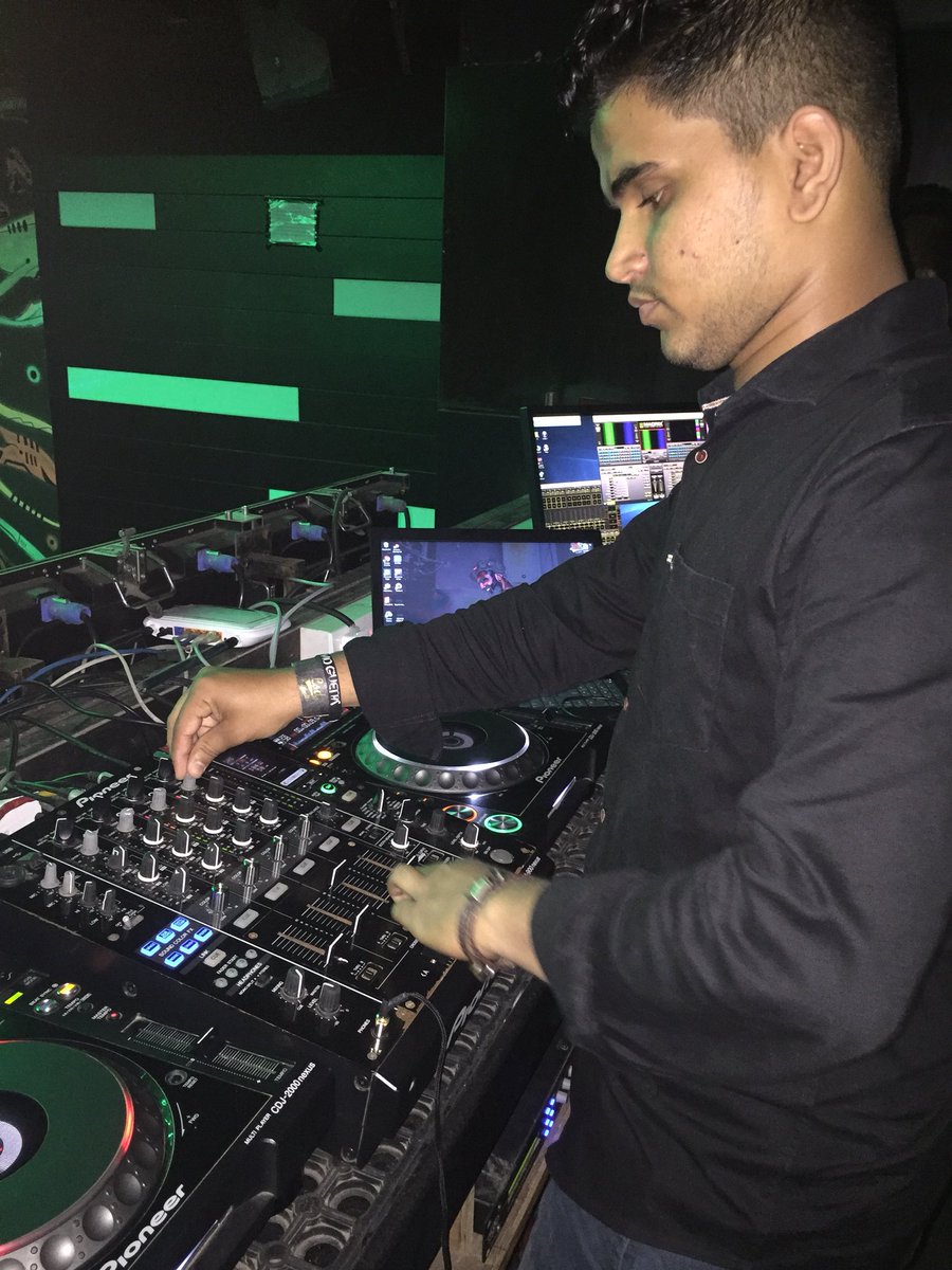djmarkvmusic's tweet photo. TOXIC WEEKEND @lsdnolimits Andheri (W)...... https://t.co/wsnH6vsAxl