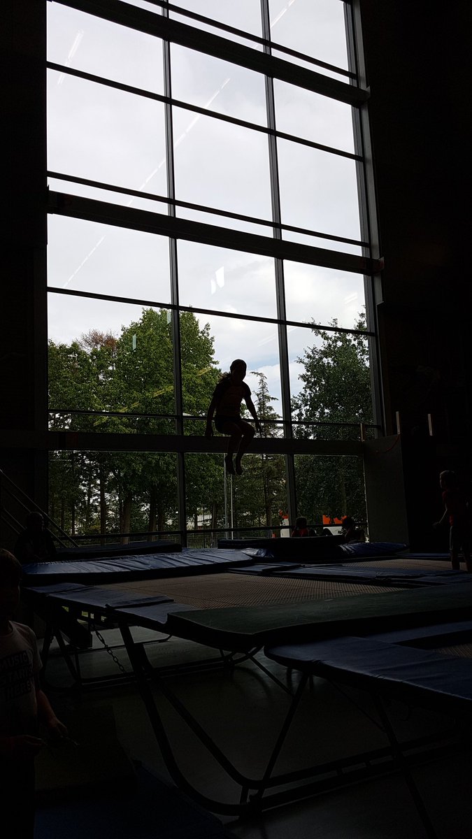 Vandaag op de 2e opendag van de #kdo Freerun en trampolinehal was het gezellig druk. Veel kinderen en volwassenen sprongen mee en sommige dansten ook gezellig mee.
Prachtige locatie en uniek in #Apeldoorn
<a href="/KDOApeldoorn/">KDOApeldoorn</a> <a href="/Stentorsport_AP/">de Stentor Sport Apeldoorn & Veluwe</a> <a href="/FSGAcademyInt/">FSG International</a>