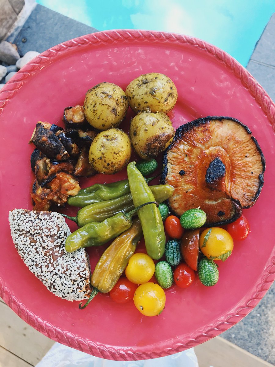 CearasKitchen's tweet photo. Enjoying the last days of summer! 🌴🌞🌸Roasted pesto baby potatoes, shishito peppers, cucamelon tomato mint salad, barbecued eggplant salad, and pumpernickel wood oven bagel. Happy Sunday everyone! #CearasKitchen #EatHappyLiveHappy #VeganSummer https://t.co/LYqdS5Unre