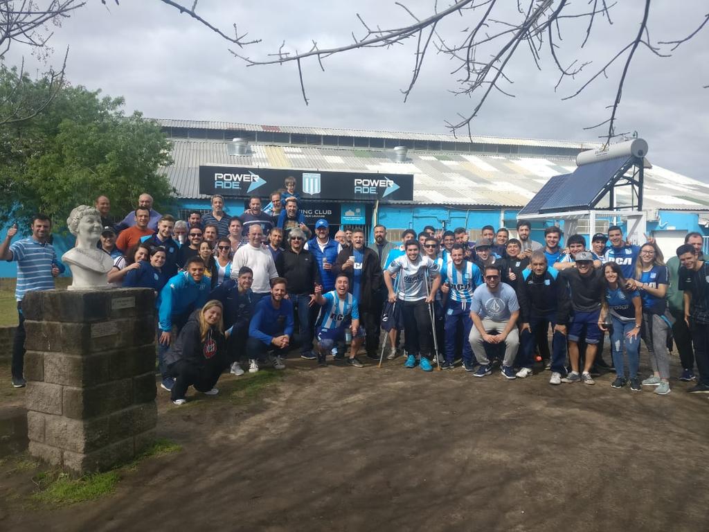 Previa y cancha con amigos.
Racing somos todos!!