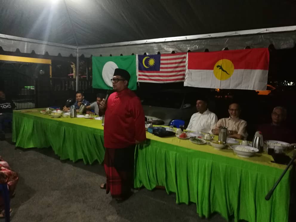 UMNOBhgnSubang's tweet photo. Program Turun Padang Dato' Ketua UMNO Bahagian Subang @Armand_PJU Dan Kepimpinan Bahagian Bersama Ahli-ahli Cawangan2 DUN Kinrara Siri#9 @azmyklanajaya @pemudasubang1 @umnoonline

#UmnoSubang #Kita1Hati #SetiaBersahabat #WeAreFamily https://t.co/MNTt5knpsB