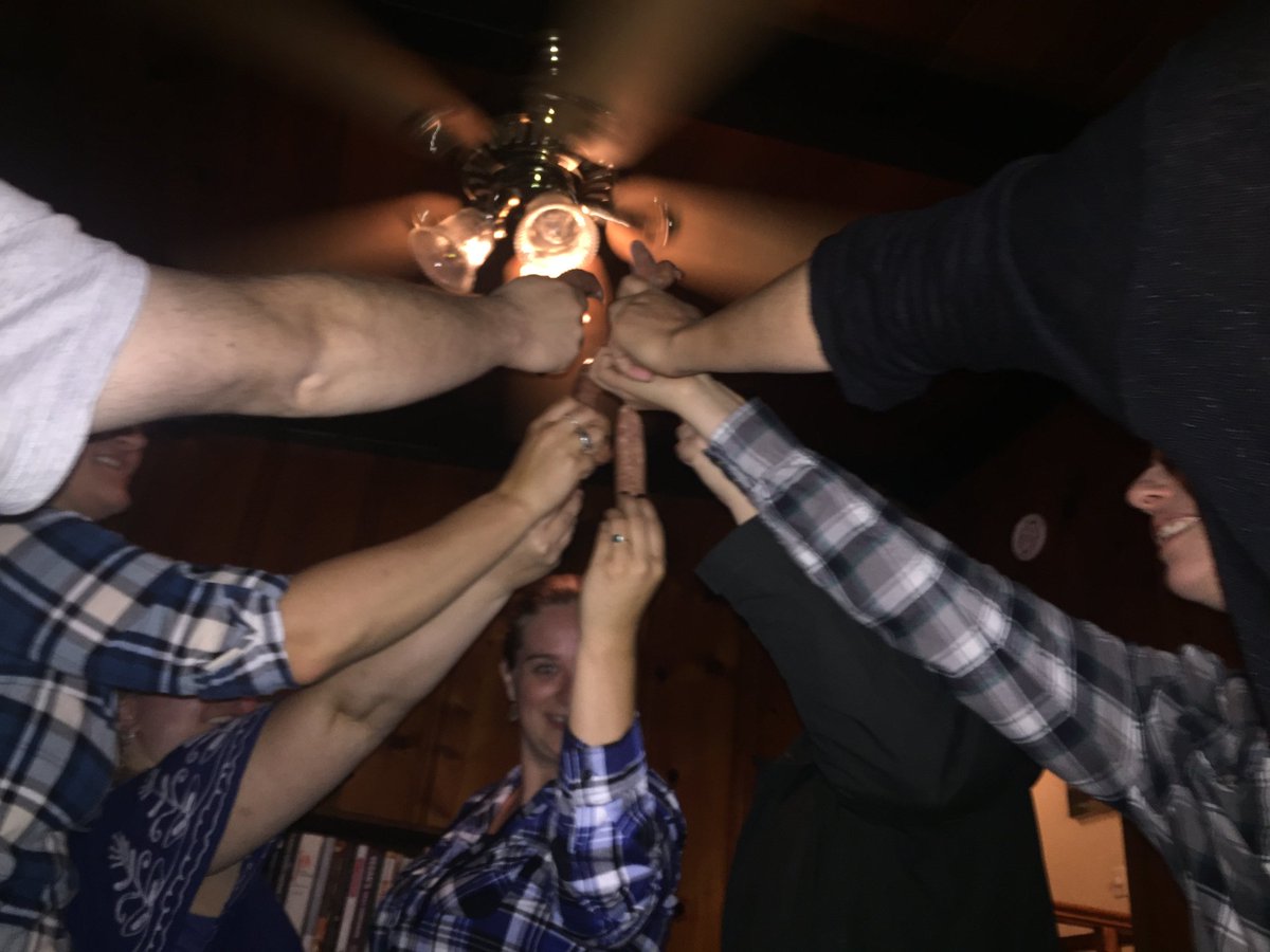 WeFearTheWurst's tweet photo. #powerfulposes #thewurst @Bogglebang task15 https://t.co/KByS9zgGD0