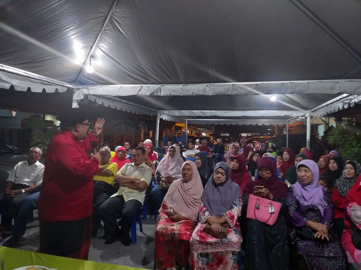 UMNOBhgnSubang's tweet photo. Program Turun Padang Dato' Ketua UMNO Bahagian Subang @Armand_PJU Dan Kepimpinan Bahagian Bersama Ahli-ahli Cawangan2 DUN Kinrara Siri#9 @azmyklanajaya @pemudasubang1 @umnoonline

#UmnoSubang #Kita1Hati #SetiaBersahabat #WeAreFamily https://t.co/MNTt5knpsB