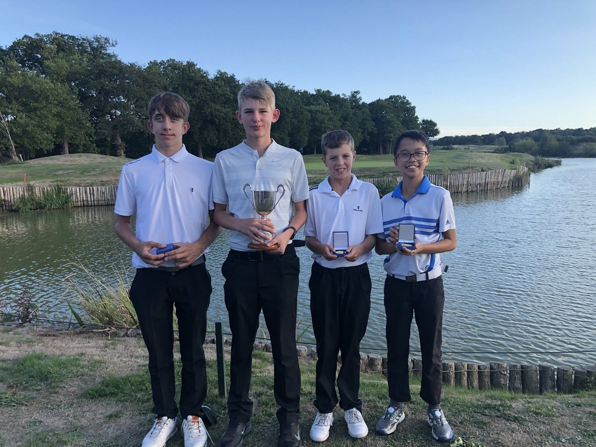 Great afternoon at the Rookie League finals. Some fantastic golf by Wentworth and Walton Heath teams. Well done to Wentworth boys, 2018 U14 champs 🏆🏆🏌️‍♂️🏌️‍♂️ <a href="/DanPrinceGolf/">Daniel Prince 🏌🏻‍♂️</a> @RockyC_Golf <a href="/JasperCox5/">Jasper Cox</a> Jason Chan @GolfSurrey