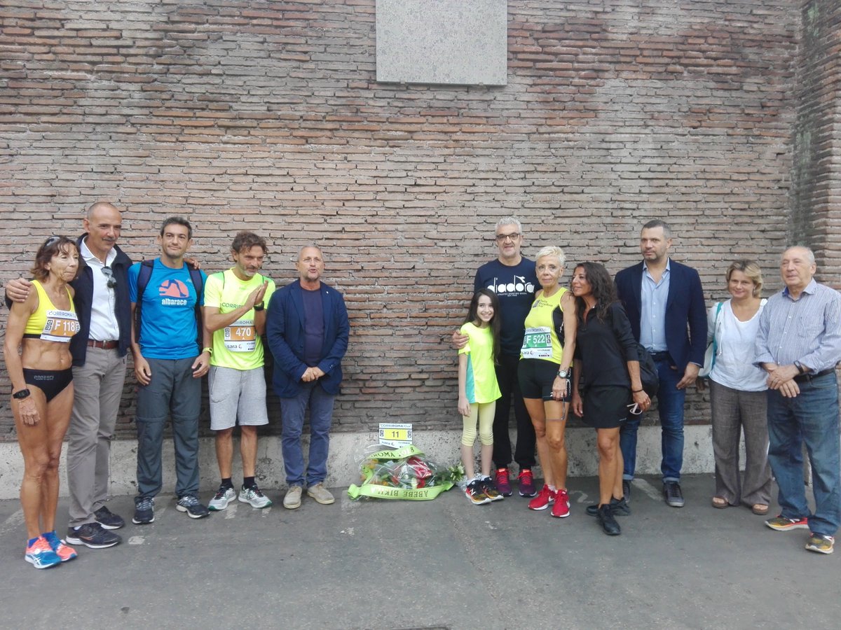 scattovisuale's tweet photo. Omaggio alla targa di Abebe Bikila, oro olimpiadi Roma 1960 per #corriroma2018 https://t.co/M3j9h1lAuu #gelindobordin #roma #italia #scattovisuale https://t.co/yZd7az5e0o
