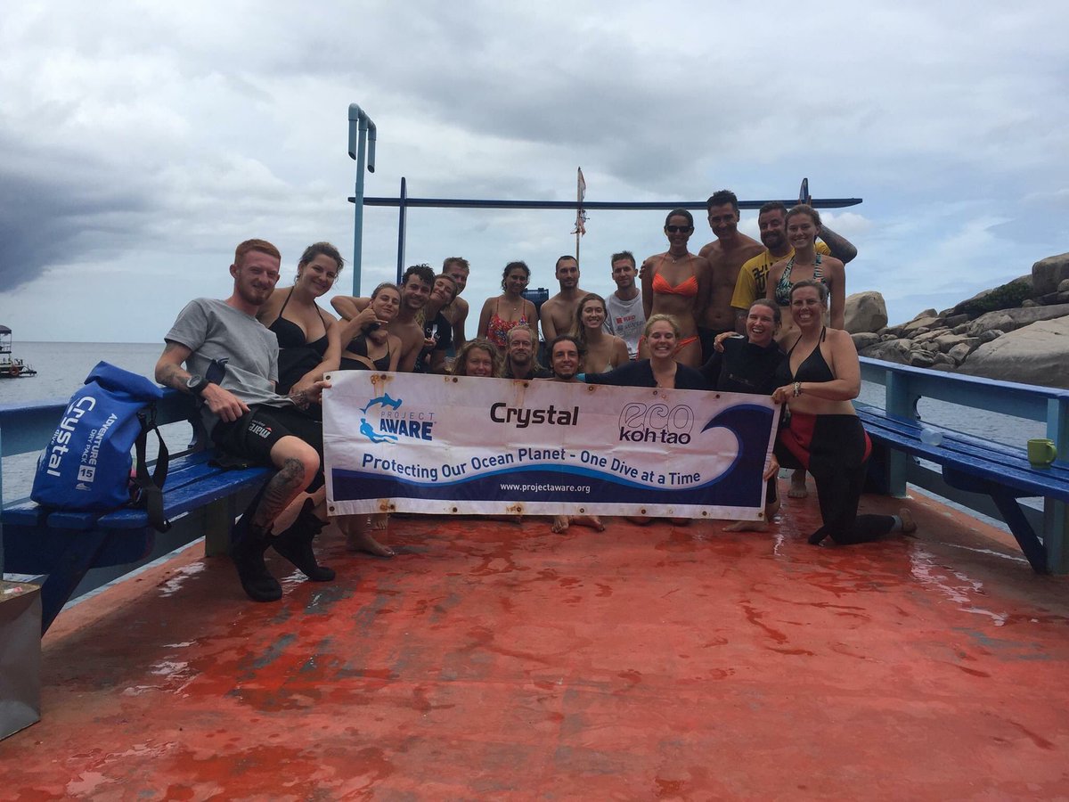 padiaware's tweet photo. 🌊 @crystaldive #KohTao sure knows how to celebrate #AWAREweek in style! #WorldCleanupDay #DiveAgainstDebris #CommunityAction and more - TY 🙏 What a splashing start to #AWAREweek2018 💦🌏 https://t.co/YBwsVBOKHB