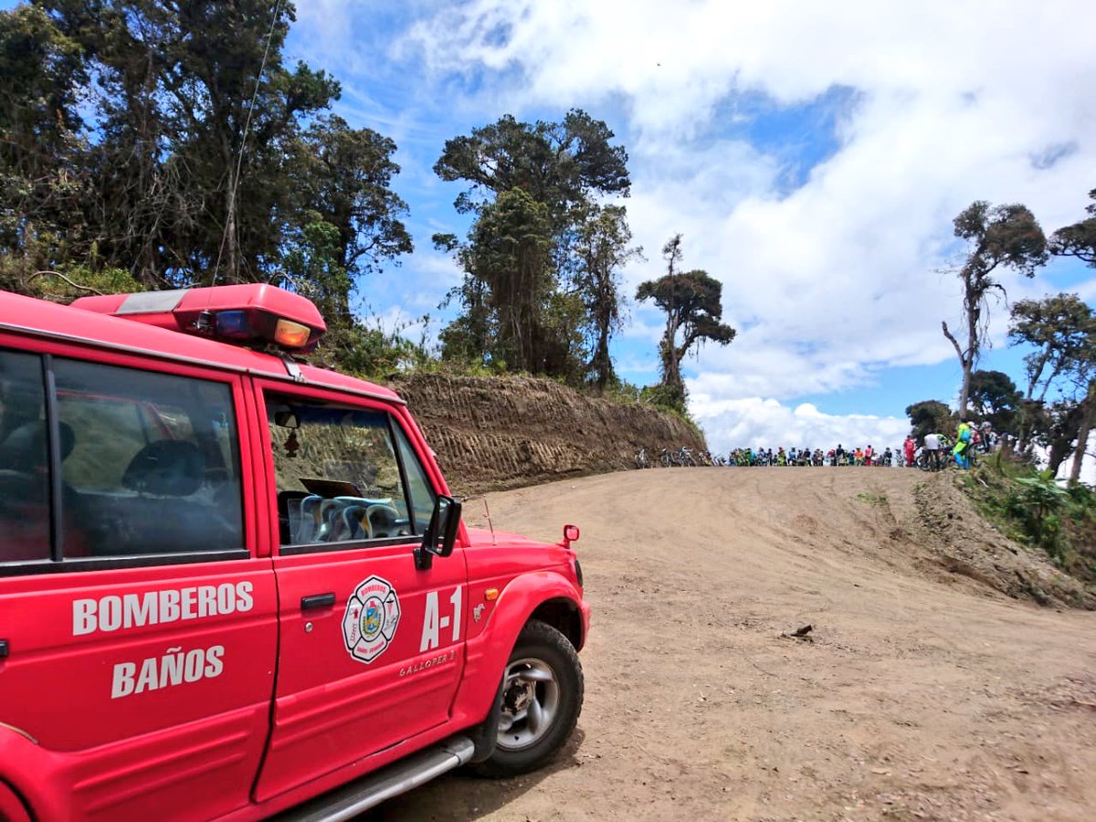 El día de hoy se brinda seguridad en evento de #Descenso_de_Montaña, se asiste con dos unidades ambulancia 🚑 y un total de 11 efectivos.

#EmergenciasCBB